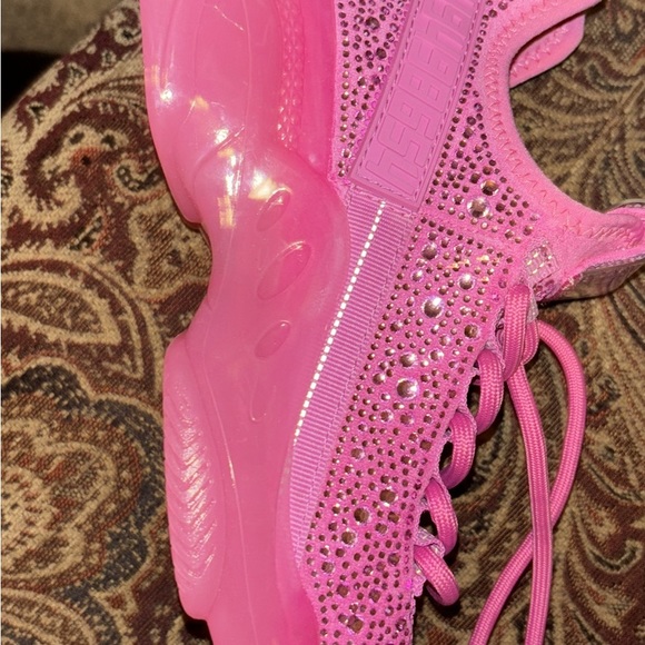 STEVE MADDEN PINK Rhinestone sneakers,new w/o tags. Adorable. Perfect condition. - Picture 3 of 5